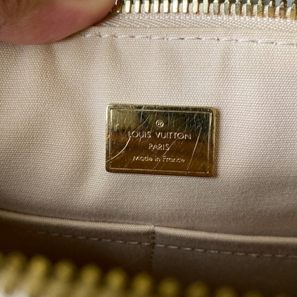 ❗️SOLD❗️🎉HPLouis Vuitton Monogram Vernis Santa Monica in Dune (Beige) - Picture 4 of 16
